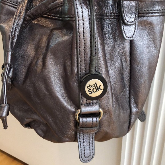 Gorgeous Leather the Sak silver crossbody bucket bag - Picture 9 of 14